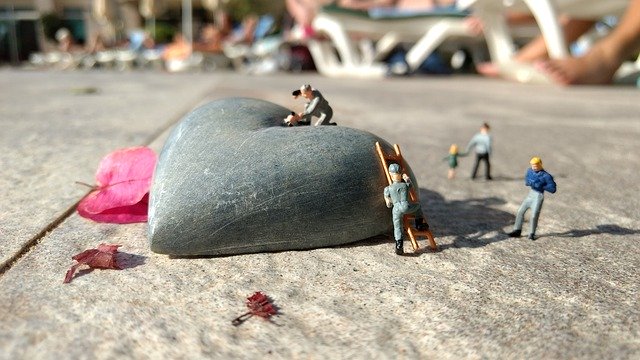 Free download mother s day heart miniature figures free picture to be edited with GIMP free online image editor