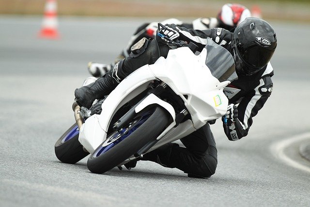 Бесплатно скачать гоночный трек гонки на мотоциклах бесплатное изображение для редактирования с помощью бесплатного онлайн-редактора изображений GIMP