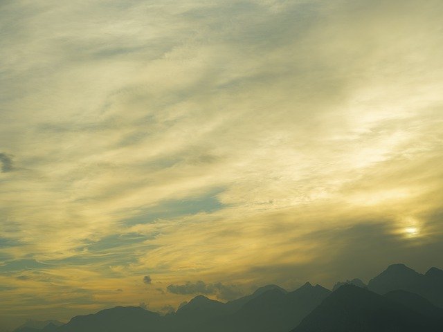 Descarga gratis montañas cielo nublado clima imagen gratis para editar con el editor de imágenes en línea gratuito GIMP
