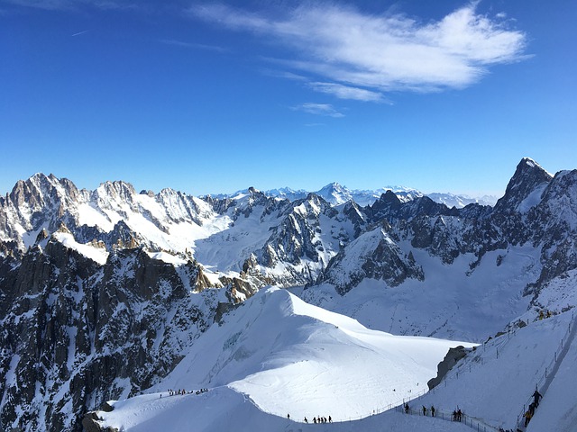 Téléchargement gratuit d'une image gratuite de montagnes, de neige et de paysage d'hiver à modifier avec l'éditeur d'images en ligne gratuit GIMP