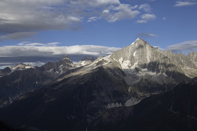 Faça o download gratuito da imagem gratuita alpina do pico da neve das montanhas para ser editada com o editor de imagens on-line gratuito do GIMP
