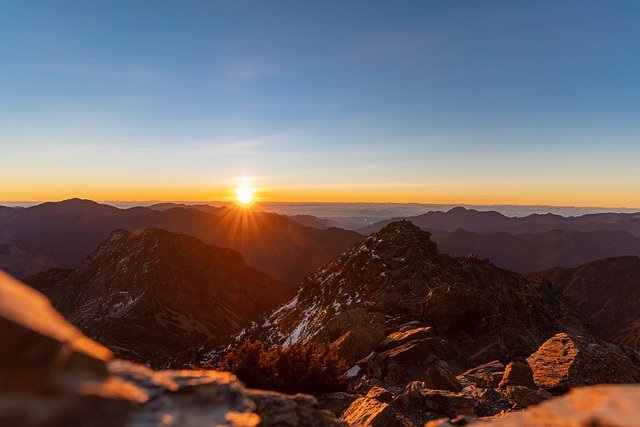 GIMP ücretsiz çevrimiçi resim düzenleyiciyle düzenlenecek ücretsiz indir dağlar gün batımı macera yürüyüşü ücretsiz resim