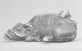 Скачать бесплатно фотографию или картинку Netsuke of Boy Climbing Over The Cow of Cow для редактирования с помощью онлайн-редактора GIMP