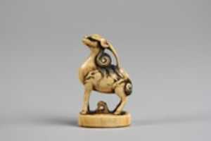 تنزيل مجاني Netsuke of Qilin Standing on a Seal صورة أو صورة مجانية لتحريرها باستخدام محرر صور GIMP عبر الإنترنت