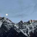 New moon on top of the mountain  screen for extension Chrome web store in OffiDocs Chromium