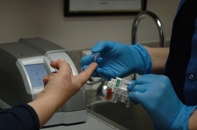 Bezpłatne pobieranie pielęgniarki na cukrzycę, test cukrzycowy A1c, bezpłatne zdjęcie do edycji za pomocą bezpłatnego edytora obrazów online GIMP