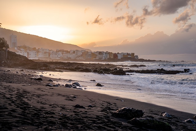 Descărcare gratuită ocean plajă apus de soare peisaj marin cer poză gratuită pentru a fi editată cu editorul de imagini online gratuit GIMP