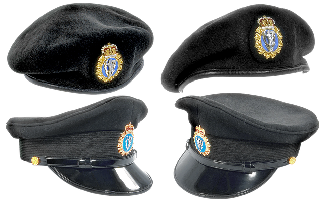 Download gratuito OfficerS Cap Military Takes Shape - illustrazione gratuita da modificare con l'editor di immagini online GIMP