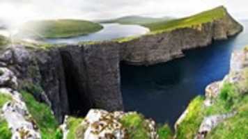 Free download O lago Leitisvatn, nas Ilhas Faroe free photo or picture to be edited with GIMP online image editor