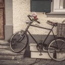Old bicycle leaning against the wall  screen for extension Chrome web store in OffiDocs Chromium