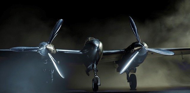 Gratis download P38-Lightning Aircraft Model Light - gratis foto of afbeelding om te bewerken met GIMP online afbeeldingseditor