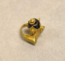 Unduh gratis Pair of Earrings with Lotus Drop and Bead foto atau gambar gratis untuk diedit dengan editor gambar online GIMP