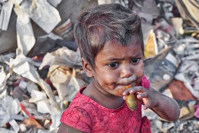 قم بتنزيل صورة مجانية للأشخاص صورة طفل فتاة فقيرة ليتم تحريرها باستخدام محرر صور مجاني على الإنترنت لبرنامج GIMP