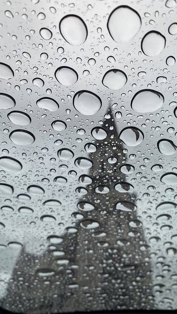 Scarica gratuitamente lo sfondo del telefono, l'immagine gratuita della pioggia della città dell'acqua da modificare con l'editor di immagini online gratuito GIMP