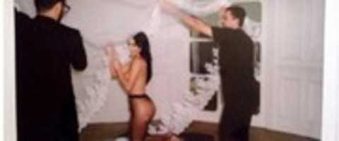 تنزيل مجاني صورة تظهر Kim Kardashians ass صورة مجانية أو صورة ليتم تحريرها باستخدام محرر الصور عبر الإنترنت GIMP