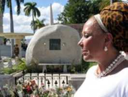 Free download piedad-crdoba-rinde-homenaje-a-fidel-y-a-mart-en-santiago-de-cuba-3-580x385 free photo or picture to be edited with GIMP online image editor