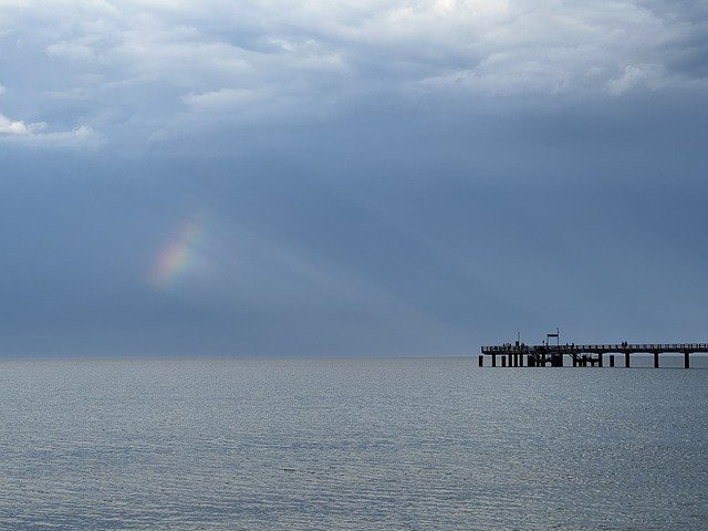 Baixe gratuitamente a foto gratuita do píer, praia do arco-íris, para ser editada com o editor de imagens on-line gratuito do GIMP