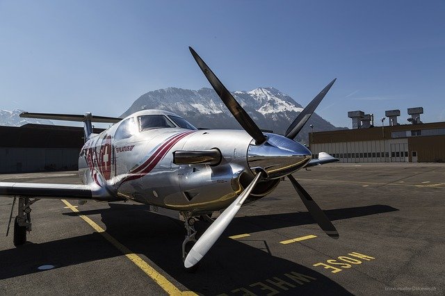 Free download pilatus pc 12 plane turboprop free picture to be edited with GIMP free online image editor