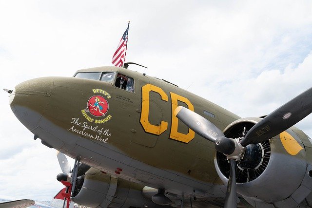 Descărcare gratuită a avionului motor de avioane dc 3 imagine gratuită pentru a fi editată cu editorul de imagini online gratuit GIMP