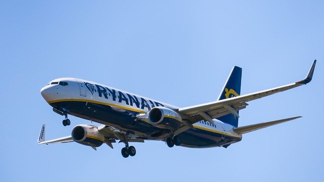 Free download plane land approach travel free picture to be edited with GIMP free online image editor