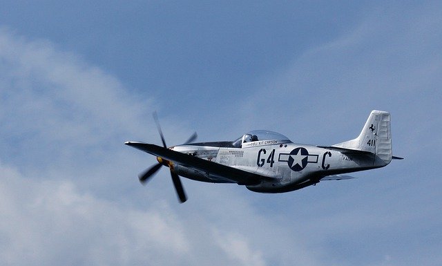 Free download plane propeller flying aviation free picture to be edited with GIMP free online image editor