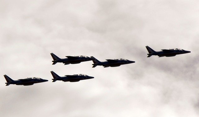 تحميل مجاني لصور طائرات الجيش العسكرية المقاتلة لتحريرها باستخدام محرر الصور المجاني على الإنترنت GIMP