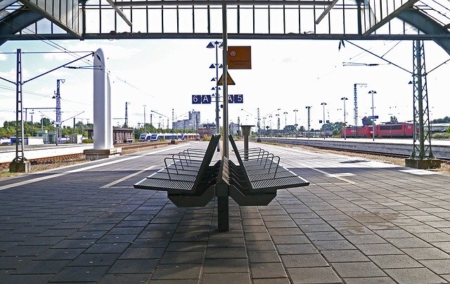 دانلود رایگان تصویر ایستگاه سکوی رایگان برای ویرایش با ویرایشگر تصویر آنلاین رایگان GIMP