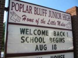Descarga gratis Poplar Bluff Jr. High School 2004-2005 foto o imagen gratis para editar con el editor de imágenes en línea GIMP