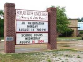 ดาวน์โหลดฟรี Poplar Bluff Jr. High School 2006-2007 ฟรีรูปภาพหรือรูปภาพที่จะแก้ไขด้วยโปรแกรมแก้ไขรูปภาพออนไลน์ GIMP