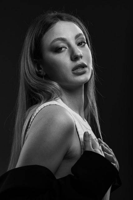 Unduh gratis potret wajah model wanita berpose gambar gratis untuk diedit dengan editor gambar online gratis GIMP