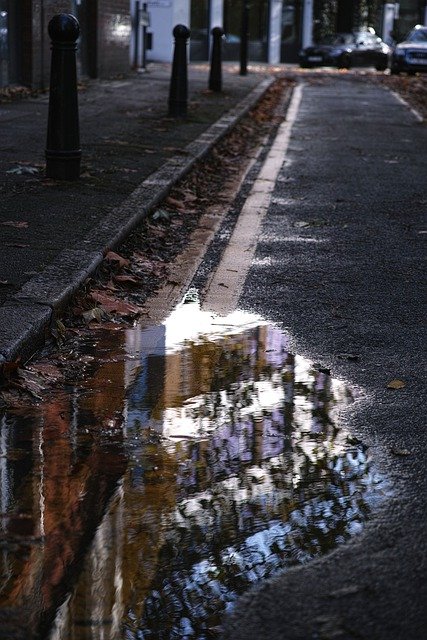 ดาวน์โหลดแอ่งน้ำฝนตกในฤดูใบไม้ร่วง ถนนตกเย็น ภาพฟรีที่จะแก้ไขด้วย GIMP โปรแกรมแก้ไขภาพออนไลน์ฟรี