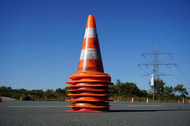 Gratis download pylonen verkeerskegel oranje wit gratis foto om te bewerken met GIMP gratis online afbeeldingseditor