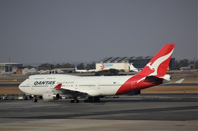 Darmowe pobieranie qantas boeing 747 jumbo jet darmowe zdjęcie do edycji za pomocą bezpłatnego internetowego edytora obrazów GIMP