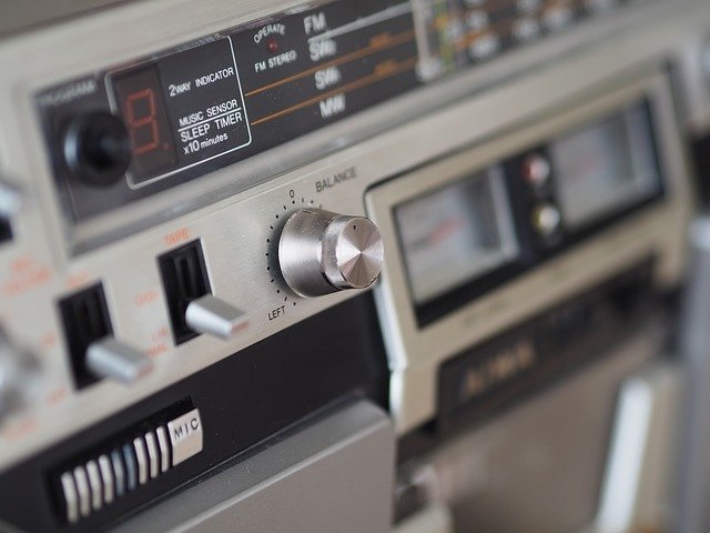 Scarica gratis il registratore di cassette radio da vicino con l'immagine gratuita da modificare con l'editor di immagini online gratuito GIMP