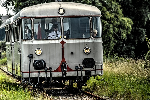 免费下载 railbus 去朗塞斯顿火车免费图片可使用 GIMP 免费在线图像编辑器进行编辑