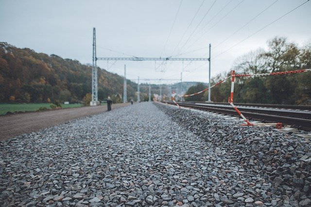 Téléchargement gratuit d'une image gratuite de connaissances sur la construction de trains ferroviaires à modifier avec l'éditeur d'images en ligne gratuit GIMP