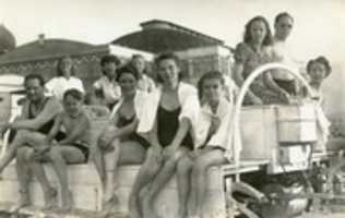 Download grátis Reed Family em férias no Saltair em Salt Lake City, Utah. Foto ou imagem gratuita do final da década de 1930 para ser editada com o editor de imagens on-line do GIMP