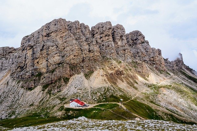 تنزيل مجاني لصورة ملجأ جبل الدولوميت المجانية ليتم تحريرها باستخدام محرر الصور المجاني على الإنترنت من GIMP