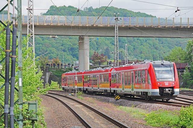 دانلود رایگان تصویر رایگان چند واحدی قطار منطقه ای برای ویرایش با ویرایشگر تصویر آنلاین رایگان GIMP
