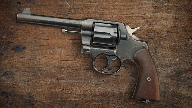Безкоштовно завантажити револьверну зброю Colt gun безкоштовне зображення для редагування за допомогою безкоштовного онлайн-редактора зображень GIMP
