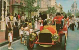 Muat turun percuma Riding Down Main Street, A.S. - foto atau gambar percuma Poskad Walt Disney World untuk diedit dengan editor imej dalam talian GIMP