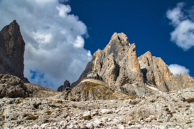 ดาวน์โหลดฟรี rifugio Shelter Italy dolomites รูปภาพฟรีที่จะแก้ไขด้วย GIMP โปรแกรมแก้ไขรูปภาพออนไลน์ฟรี