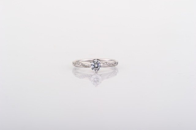 Descarga gratuita Ring Diamond Wedding: foto o imagen gratuita para editar con el editor de imágenes en línea GIMP