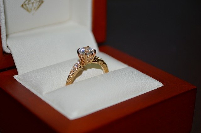הורדה חינם של טבעת אירוסין תכשיטים זהב צהוב תמונה בחינם לעריכה עם עורך תמונות מקוון בחינם של GIMP