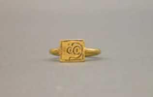 Tải xuống miễn phí Ring with Square Bezel with Sri Inscription Ảnh hoặc hình ảnh miễn phí được chỉnh sửa bằng trình chỉnh sửa hình ảnh trực tuyến GIMP