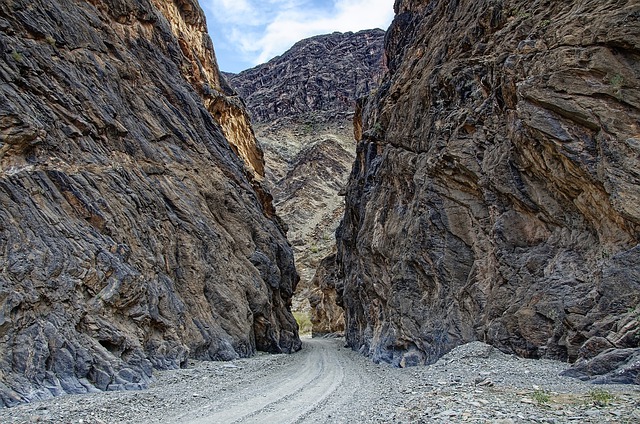 دانلود رایگان عکس جاده تنگه کوه های صخره ای برای ویرایش با ویرایشگر تصویر آنلاین رایگان GIMP