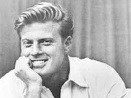Free download robert-redford-pose-ryan-kenneth-van-wagenen free photo or picture to be edited with GIMP online image editor