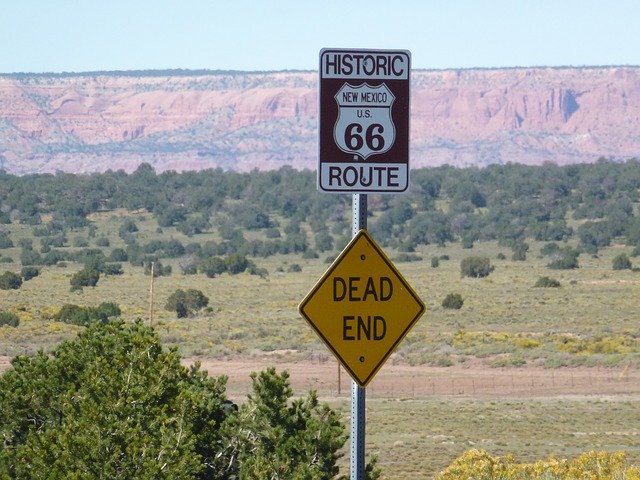 Scarica gratuitamente l'immagine gratuita della Route 66, vicolo cieco e montagne del deserto, da modificare con l'editor di immagini online gratuito GIMP