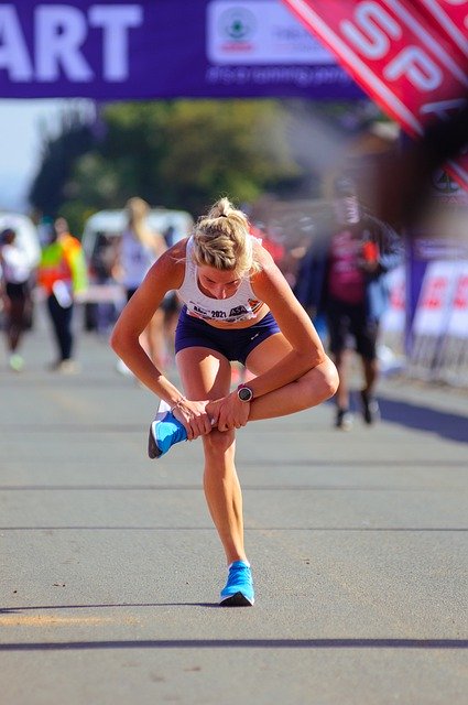 Безкоштовно завантажте зображення жінки-спортсмена, яка біжить, щоб редагувати його за допомогою безкоштовного онлайн-редактора зображень GIMP