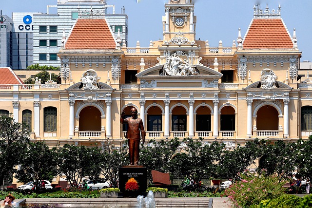 Kostenloser Download des kostenlosen Bildes von Saigon Town Hall Ho Chi Minh, das mit dem kostenlosen Online-Bildeditor GIMP bearbeitet werden kann